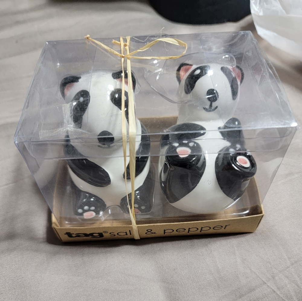 Panda bears salt shaker